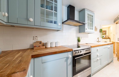 Mevagissey House | Beautiful private villa for 4 guests with WIFI, TV, terrace and pets allowed
