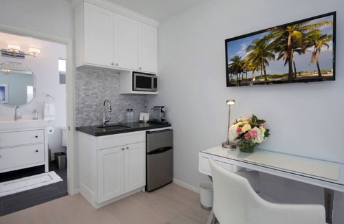 Ocean Park Apartment | Beautiful renovated studio close to the ocean.
