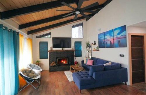 Crestline House | Beautiful Renovated Cozy Forest Home with Hot Tub in Crestline