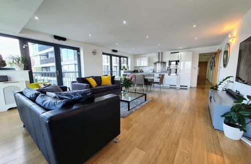 Greenwich West Apartment | Beautiful Riverside London apartment