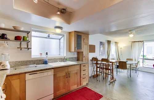 South Mission Beach Condo | Beautiful South Mission Suite-4 doors from Bay and a short walk to the ocean