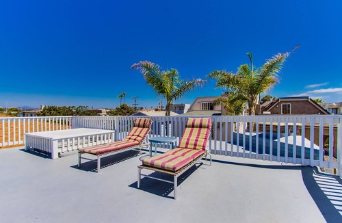 South Mission Beach Condo | Beautiful South Mission Suite-4 doors from Bay and a short walk to the ocean