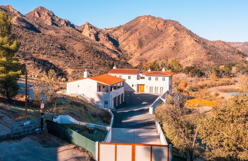 Agoura Hills House | Beautiful, spacious home w infinity pool - amazing views, close Malibu beaches.