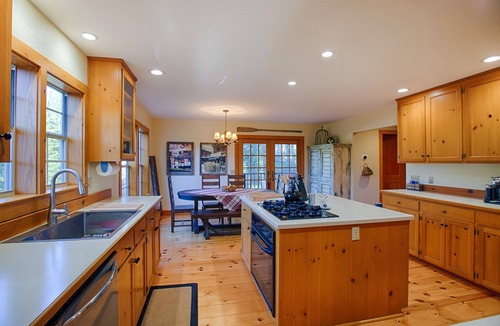 Twain Harte Cabin | Beautiful Sugarpine Cabin! Perfect Fall weather for your next get away!