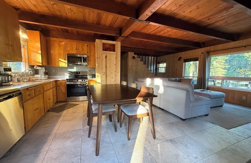Pla-Vada Woodlands Cabin | Beautiful Tahoe Cabin: Lakes, Rivers & Trails