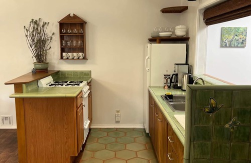 Fernwood House | Beautiful Topanga Canyon Guesthouse