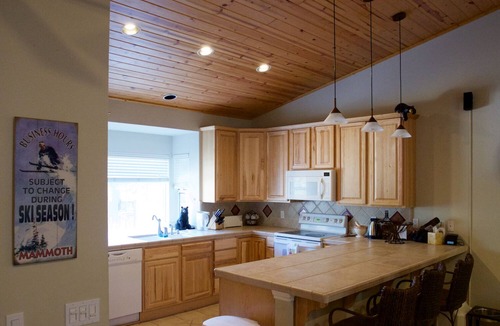 Mammoth Lakes Condo | Beautiful Upgraded Condo w/Private Spa.Dogs Considered 15min Walk to the Village