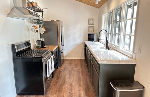 La Canada Flintridge House | Beautiful Foothill Bungalow w/Pool
