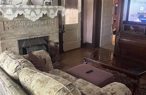 Downtown Riverside Apartment | Beautiful Victorian home close to downtown Riverside!