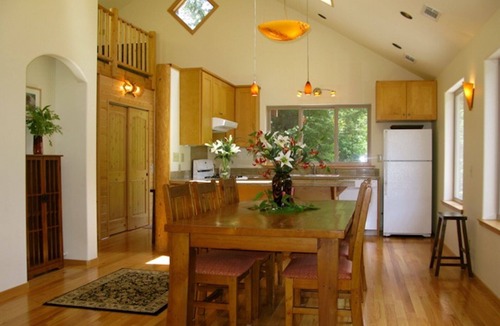 Butte House | Beautiful, Warm & Welcoming-Redwoods, River, Beaches-includes Hot tub