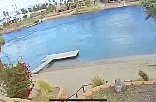 Needles House | Beautiful waterfront beach with sand on the river.