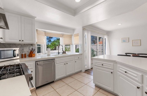 Vista House | Beautifully designed home with Luxury Furnishings