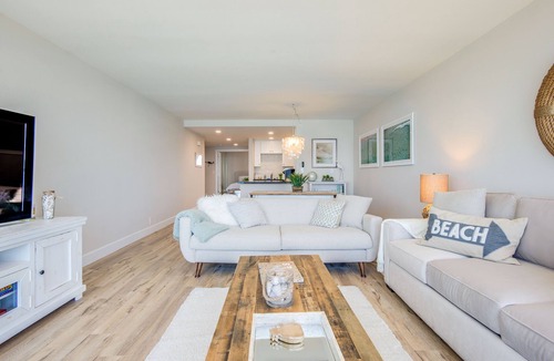 North Pacific Beach Condo | Beautifully remodeled 10th floor oceanfront condo