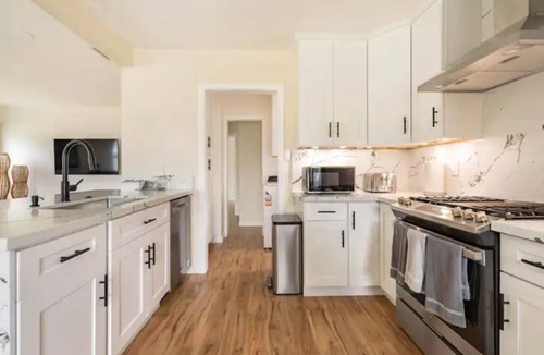 Del Aire House | Beautifully Renovated 2-Bedroom Home Near LAX