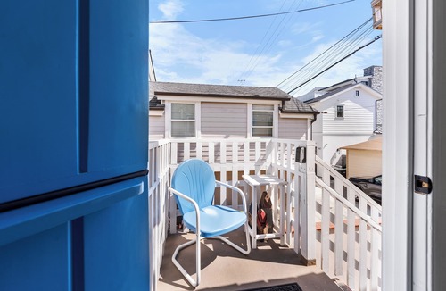 Balboa Island Cottage | Beautifully Updated Historical Cottage Retreat with Garage!
