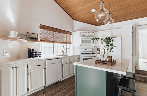 Big Bear Lake Condo | Beautifully Upgraded 2BR/3B Lakeside Big Bear Gem & 10 minutes from Ski Resort