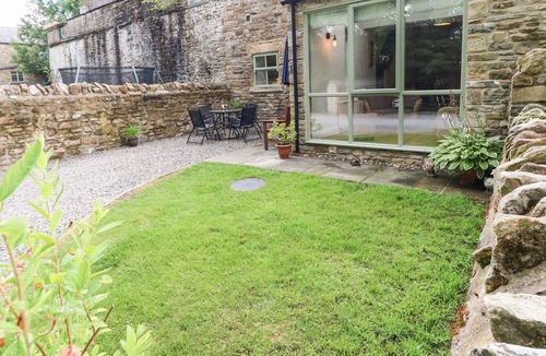 Middleton in Teesdale Cottage | BECKSIDE, pet friendly, with a garden in Middleton-In-Teesdale
