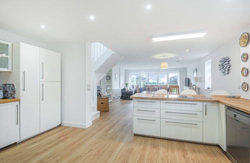 East Wittering Cottage | Beira Mar Beachfront Family Home | Pet-Friendly, Sleeps 8, Parking Included