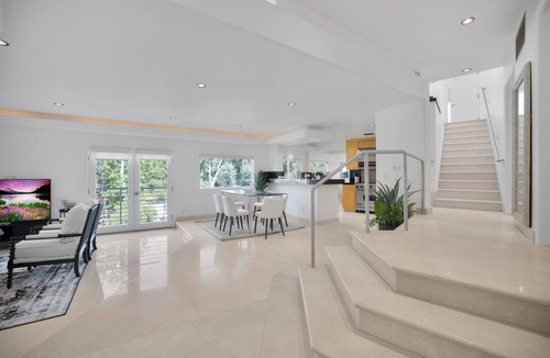 Hollywoodland House | Belden View - Architectural Beauty w/Skyline Views & Rooftop Spa