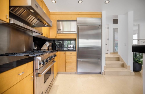 Hollywoodland House | Belden View - Architectural Beauty w/Skyline Views & Rooftop Spa