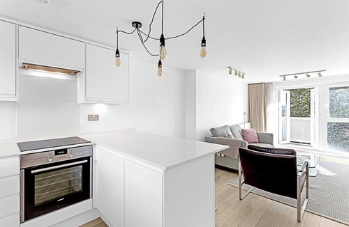 Belgravia Apartment | Belgravia Base: 2BR Near Victoria/Sloane