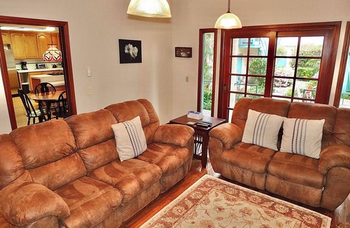 Belmont Heights House | Belmont Heights Retreat | Stunning Gardens