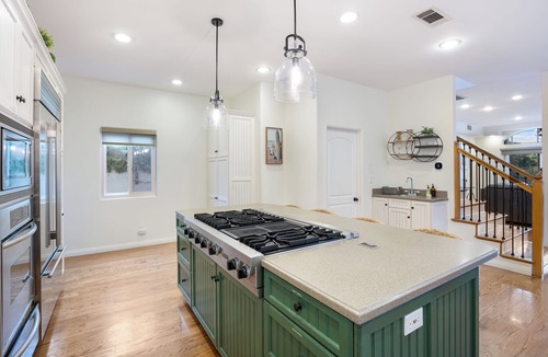 Belmont Shore House | Belmont Shore Retreat | Rooftop Lounge, Putting Green & Near 2nd Street Beaches