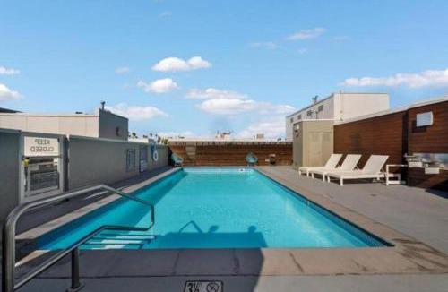 Ocean Park Apartment | Beryl Breeze - Rooftop Pool Sunny 2BR by the Pier