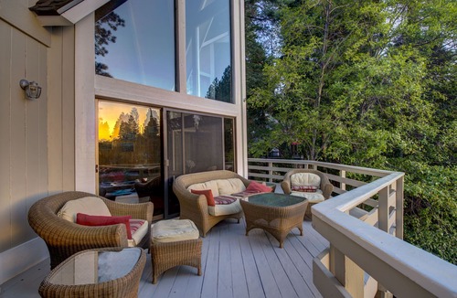 Blue Jay House | "BEST LAKE FRONT AND BEST LOCATION!" DIRECTLY ON THE LAKE! Pet Friendly!