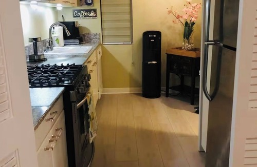 West Los Angeles Condo | Best Location - condo with hot tub, WiFi, AC in fantastic West Los Angeles