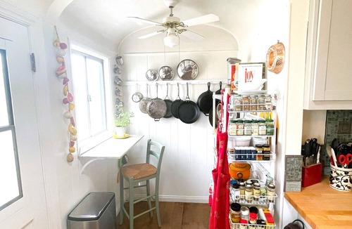 Belmont Shore House | Best of The Shore, Sleeps 4. Short walk to the beach, dining & shopping.