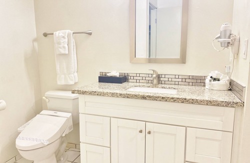 Torrance Hotel | Best Place to Stay in California! Free Parking, Near Hermosa Beach Pier