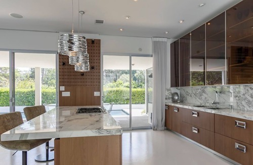 South Arroyo House | BEST ROSE PARADE LOCATION