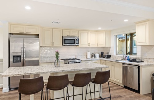 Lamanda Park Apartment | Best value 2b2b center of Pasadena