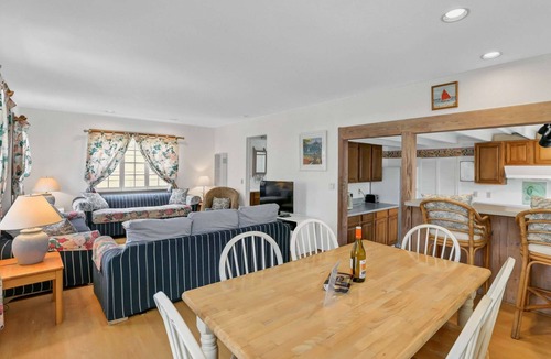Balboa Island Cottage | Best Value on Balboa Island, Classic Cottage w/Amenities, Walk to Beach and Marine Avenue