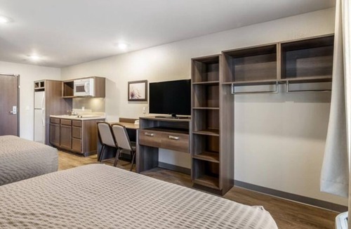 Moreno Valley Hotel | Best Value, Quality Stay! 4 Modern Units, Full Kitchen, Pets Allowed!