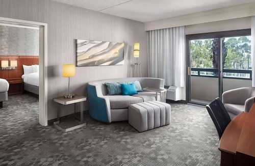Laguna Hills Hotel | Best Value, Quality Stay! 2 Modern Units Near Newport Sports Museum w/Pool!