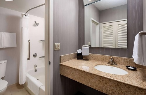 Laguna Hills Hotel | Best Value, Quality Stay! 2 Modern Units Near Newport Sports Museum w/Pool!