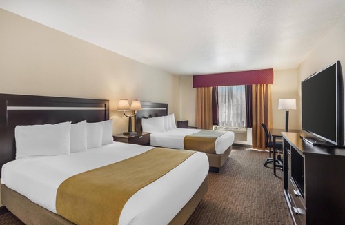 Tracy Hotel | Best Western Luxury Inn