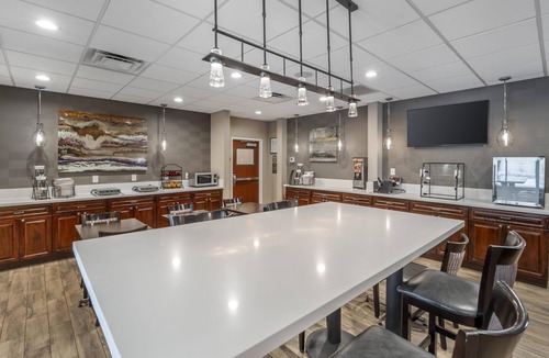 East Village Hotel | Best Western Plus Hotel At The Convention Center