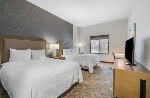 Valencia Hotel | Best Western Valencia/Six Flags Inn & Suites