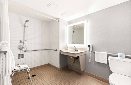 Roseville - Fleet Ridge Hotel | Best Western Yacht Harbor Hotel