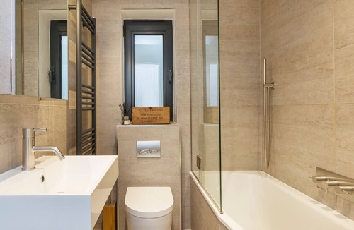 Kensal Green Apartment | Between the Greens, by Veeve