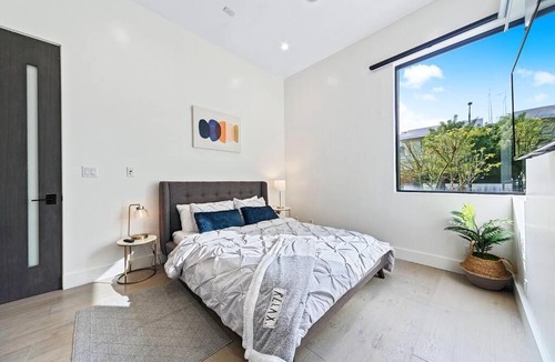 Beverly Grove Villa | Beverly Hills LUX Villa w. Pool, Rooftop & Parking