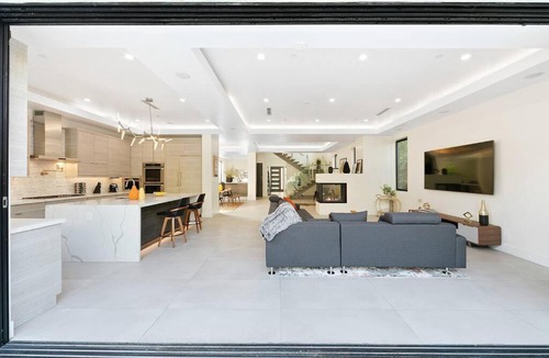 Beverly Grove Villa | Beverly Hills LUX Villa w. Pool, Rooftop & Parking