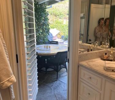 The Flats House | Beverly Hills Luxury Suite