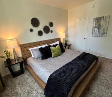 Beverly Grove Apartment | Beverly Hills Midle City 1 br Apt with Parking 202