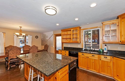 Summit Estates House | Big 10 Luxury Cabin/Walk to Snow Summit- HotTub