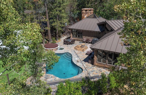 Evergreen Estates House | Big Bear Breakaway, pool, hot tub, basketball and more!