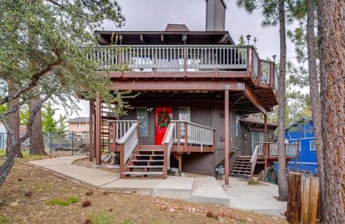 Upper Moonridge House | Big Bear Cabin with Hot Tub Less Than 3 Mi to Skiing!
